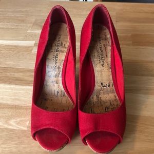 Red Peep Toe Pumps 💚